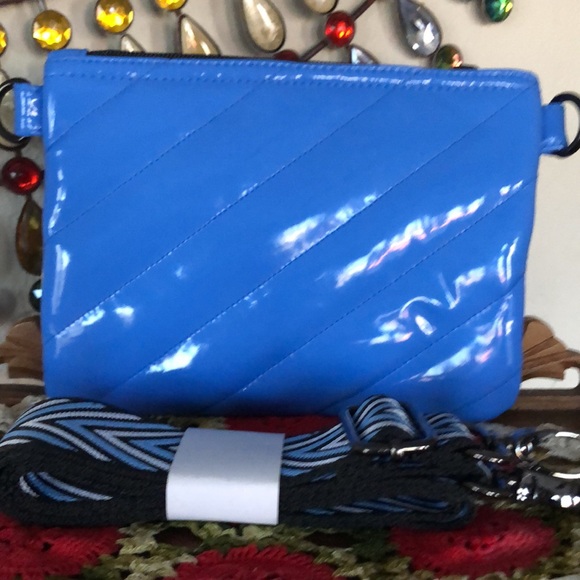 NWT THINK ROYLN Bank Street XL Crossbody w/ Matching Pouch & Fashion Strap - Picture 4 of 9